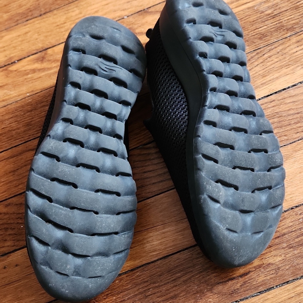 Skechers GoWalk Slip On Sneakers - Picture 4 of 6